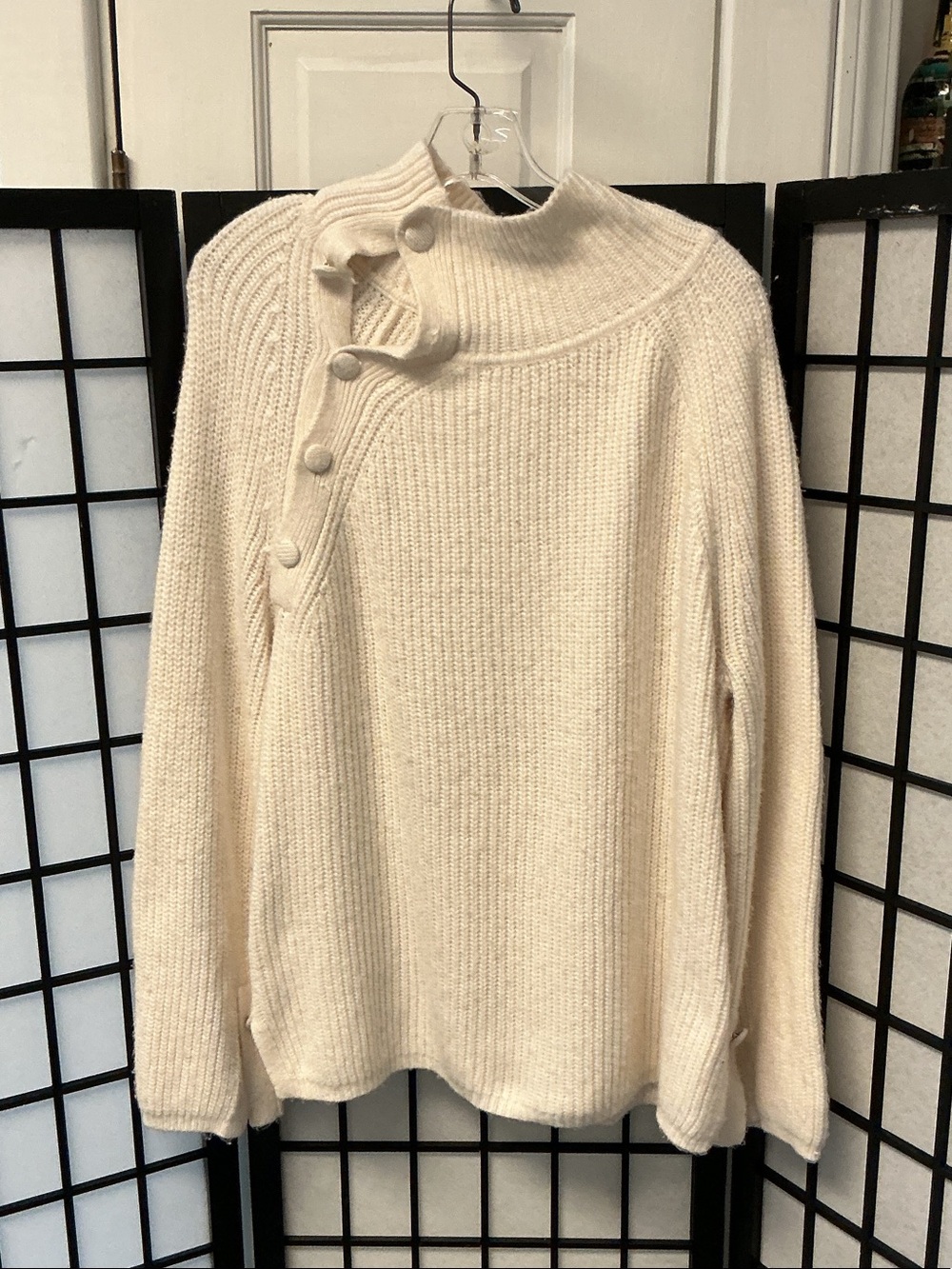 Liz Claiborne Cream Ribbed Knit Sweater with some pilling in picture five